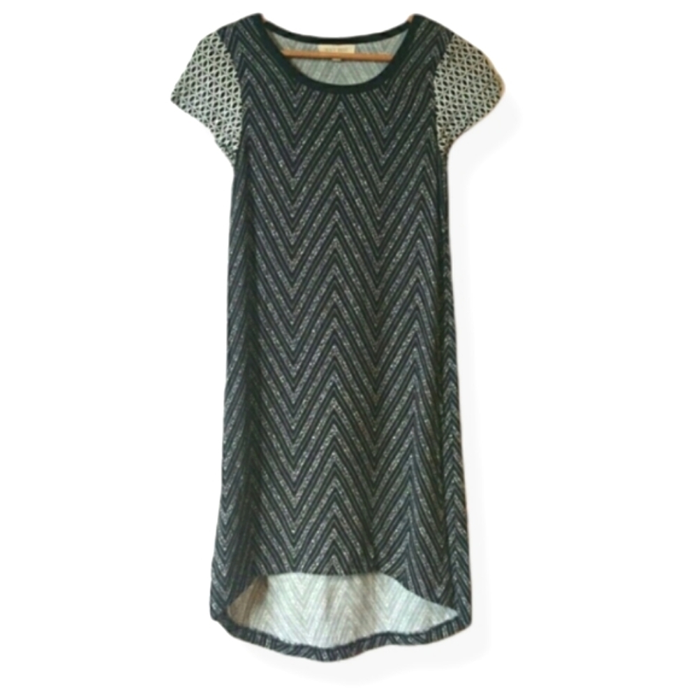 Black Swan Short Sleeve Patterned Shift Dress